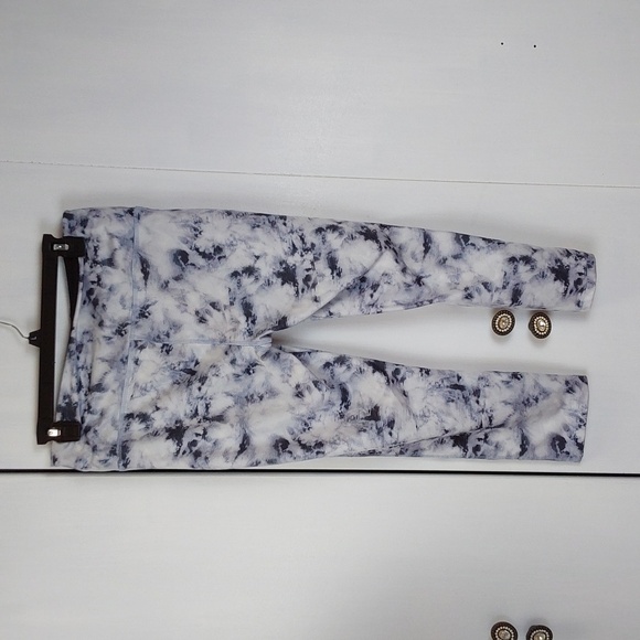 Athletica VOGO- Black and White Leggings Activewear GYM Workout Pants Sz.L - Picture 4 of 5